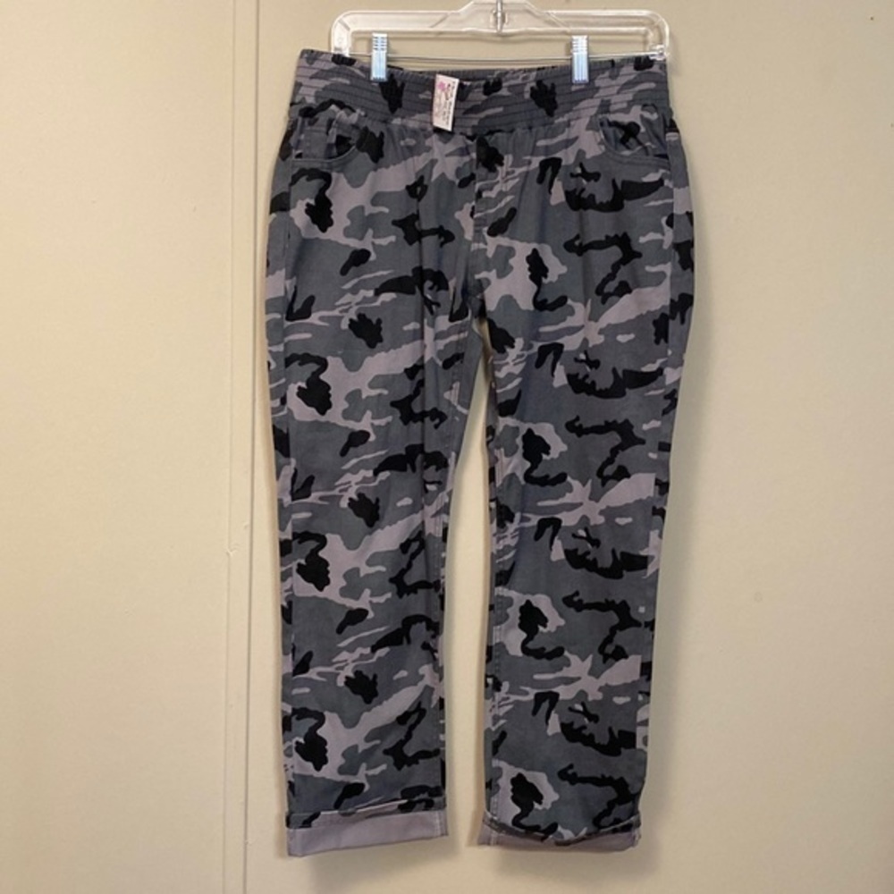 Turquoise haven size medium ladies camo pants